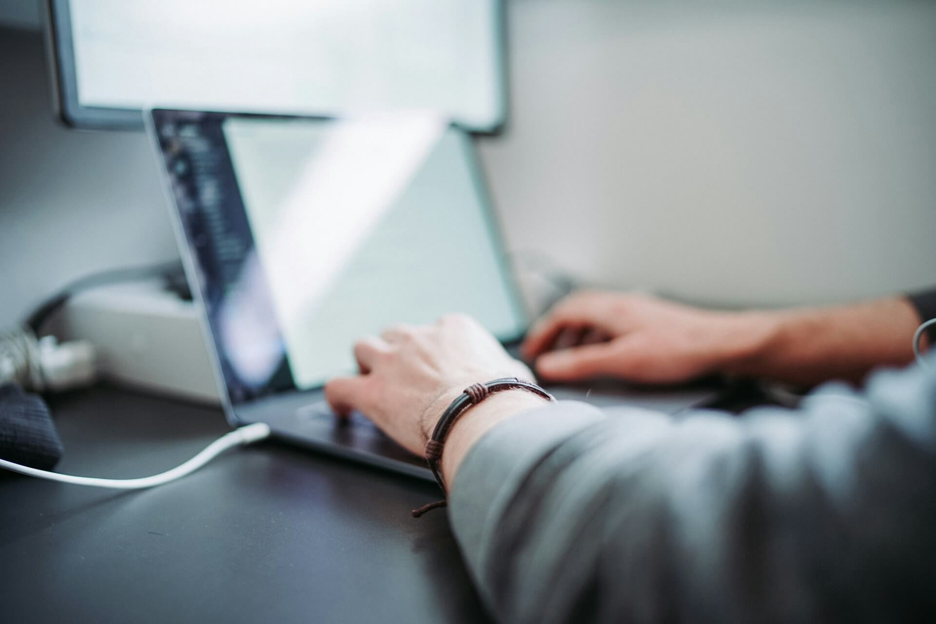 Hospedagem compartilhada: o que é, como funciona, vantagens e desvantagens